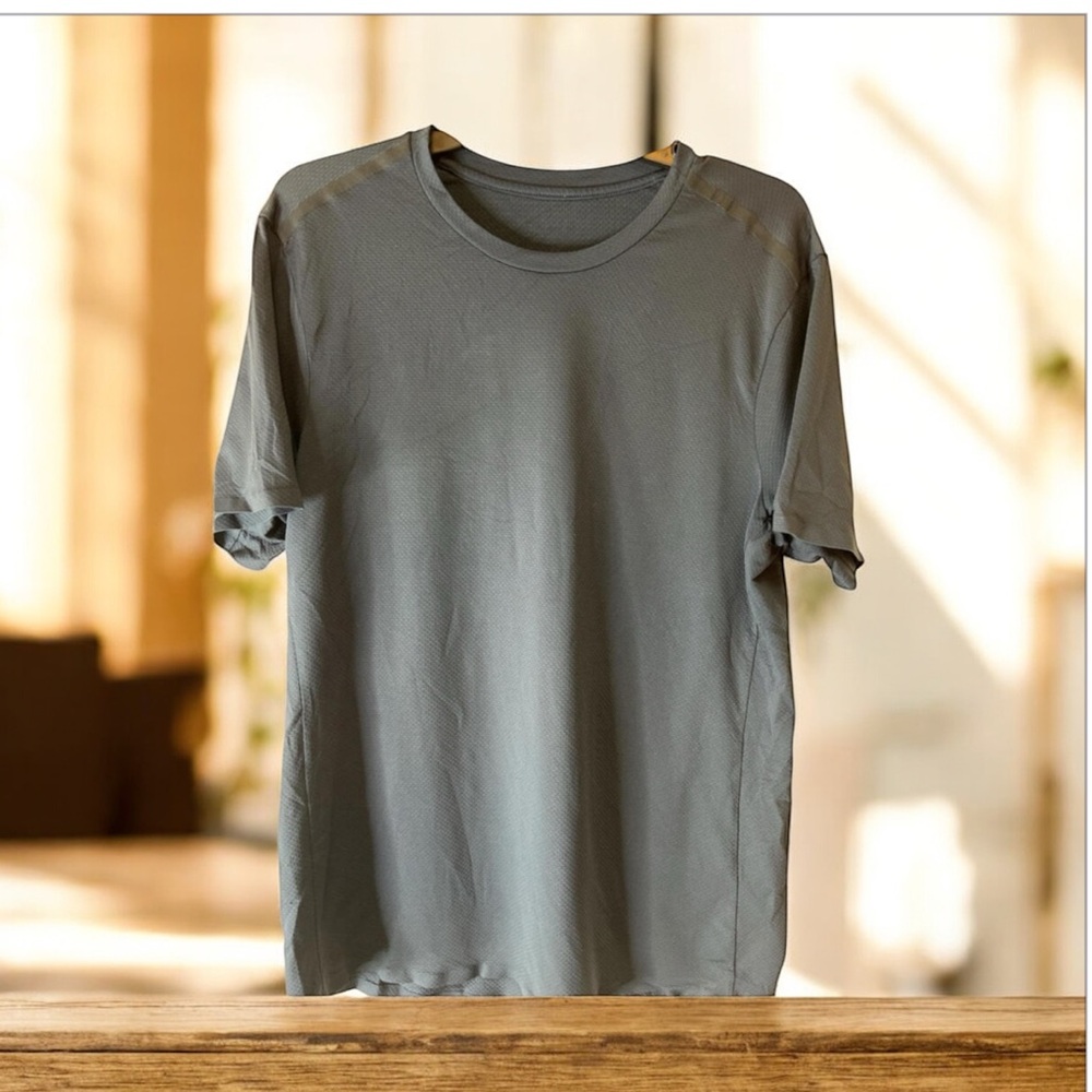 Lululemon Large Gray Performance Short Sleeve Lar… - image 1